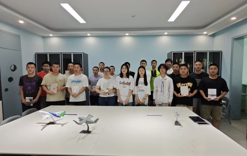 航空工程学院举办“你选书,我买单”读书分享会图3.png
