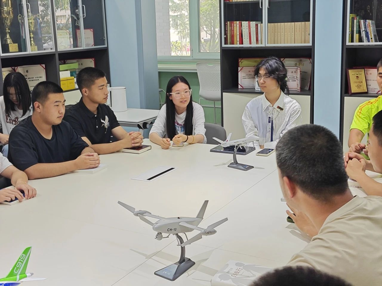 航空工程学院举办“你选书,我买单”读书分享会图1.png