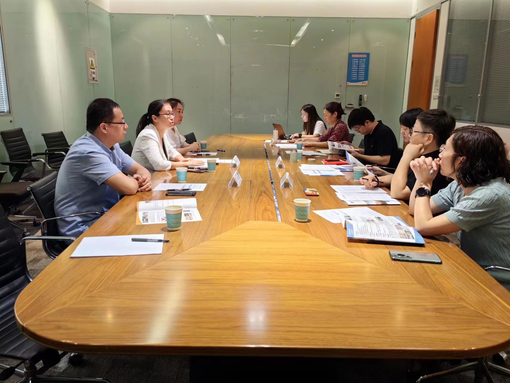 座谈会.jpg 座谈会.jpg