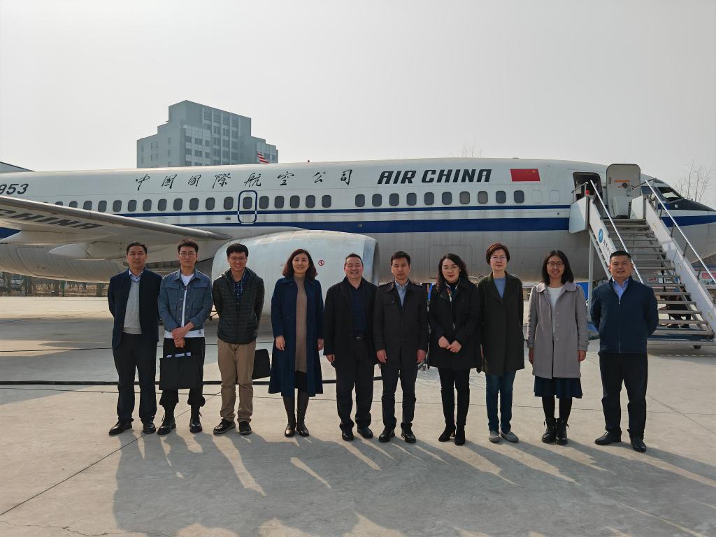 20220314-彩虹参观飞机维修实训基地.jpg